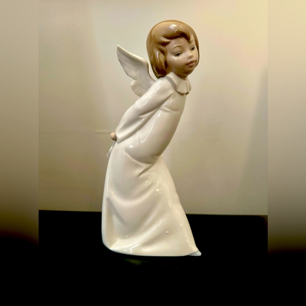 LLADRÓ Curious Angel Figurine. Porcelain Angel Figure.